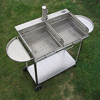 Swivelling side trays for extra storage on the Barrel Barbecue 2