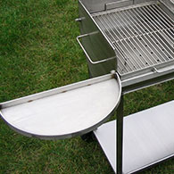 Swivelling side trays for extra storage on the Barrel Barbecue 1